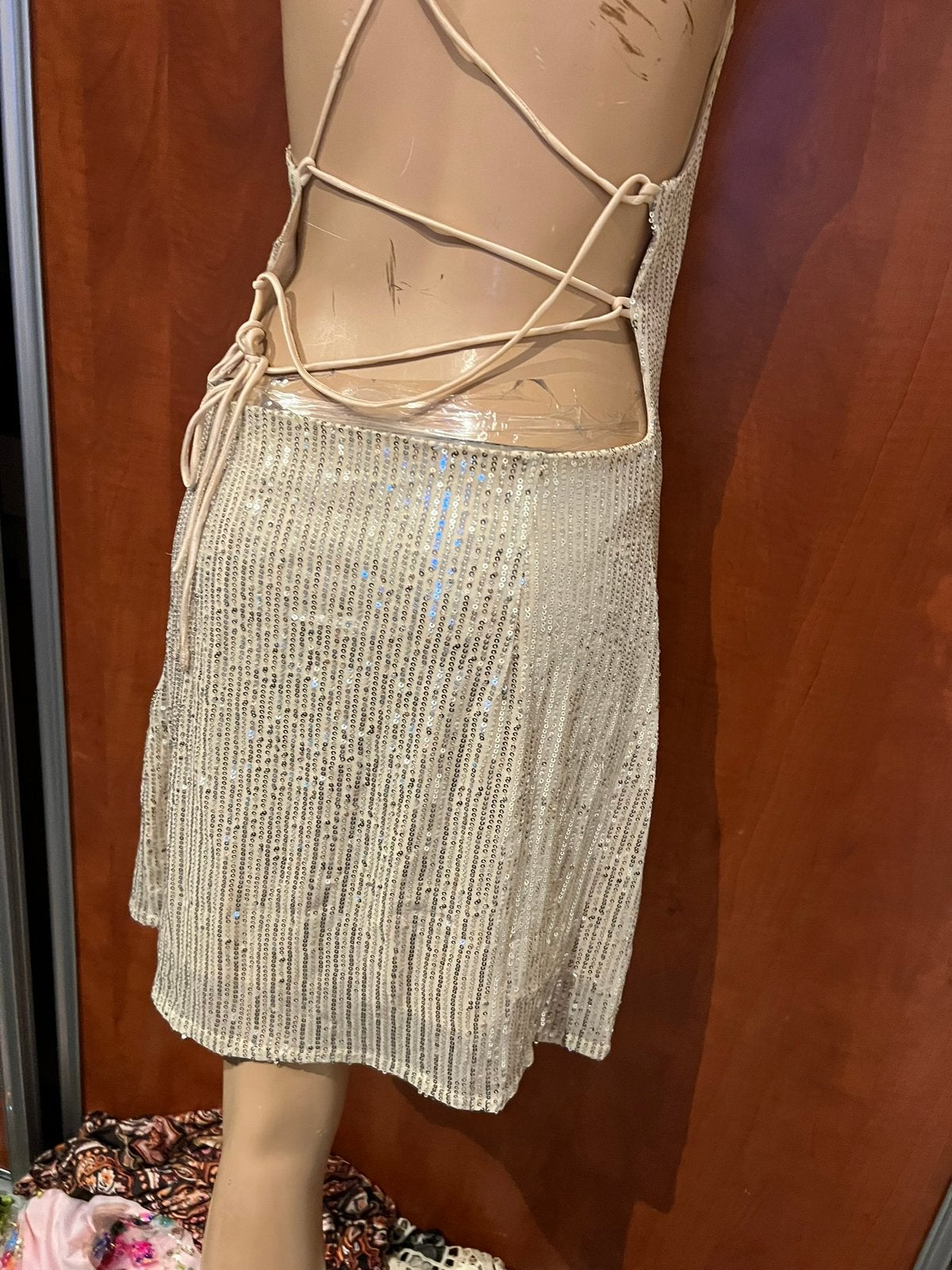 BOOHOO Jurk met pailletten, goud/beige, maat M, ZGAN, Kleding | Dames, Maat 38/40 (M), Boohoo, Ophalen of Verzenden, Zo goed als nieuw