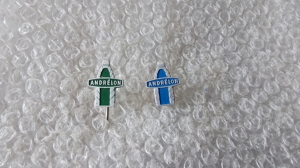 2 verschillende kleuren speldjes andrelon champoo, Verzamelen, Ophalen of Verzenden, Zo goed als nieuw, Overige onderwerpen