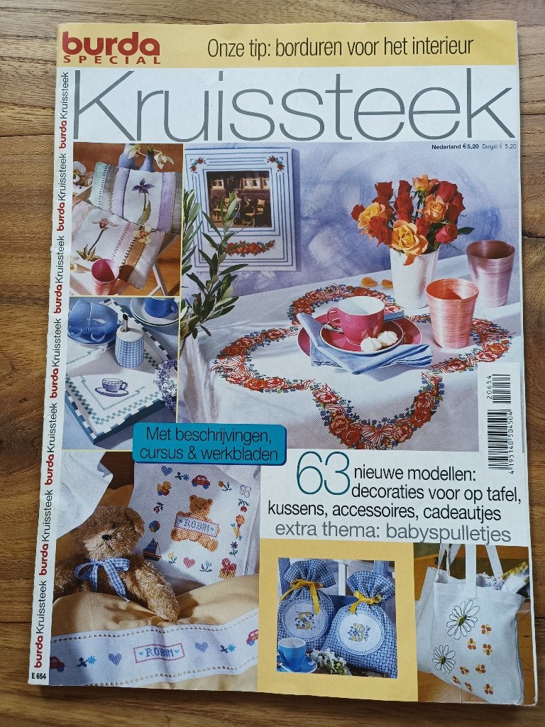 Burda special kruissteek E654 met 63 modellen borduren, Ophalen of Verzenden, Zo goed als nieuw, Borduren en Naaien, Burda