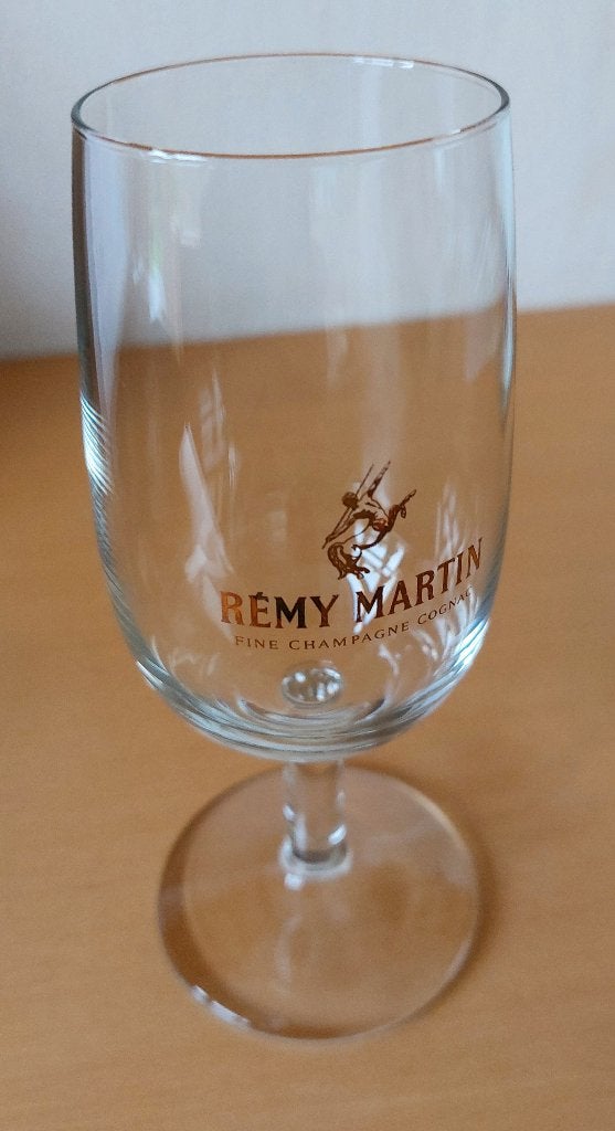Eén Remy Martin cognacglas - ongebruikt, gaaf, 13,3 cm. hoog, Ophalen, Zo goed als nieuw, Borrel- of Shotglas