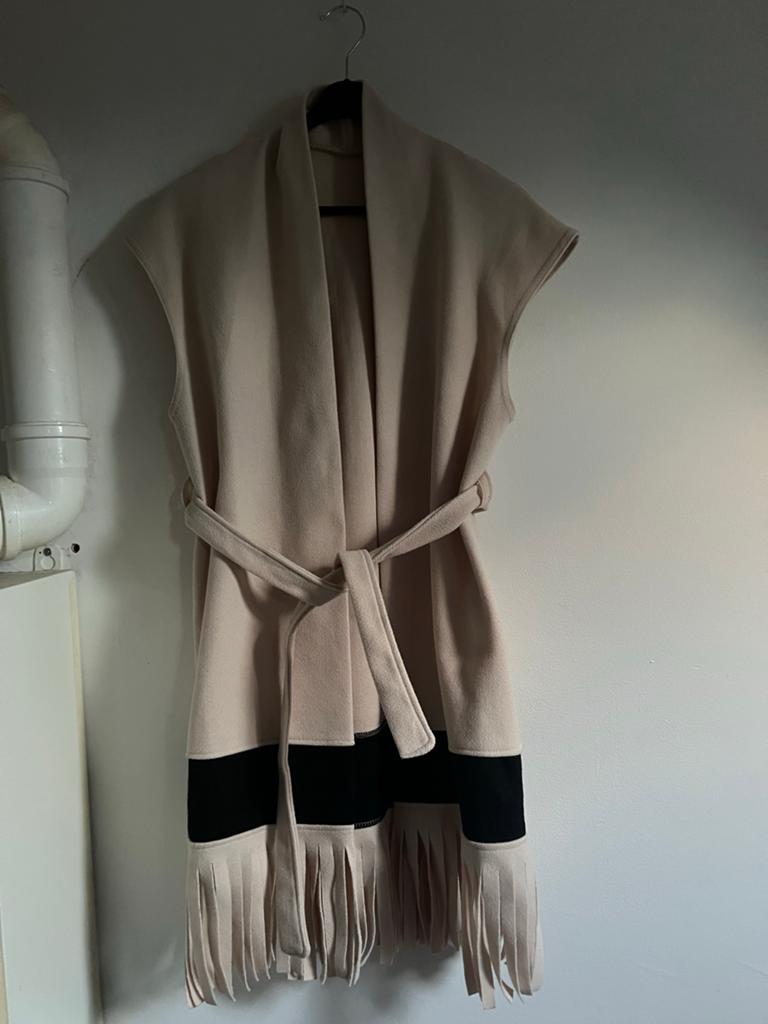 Gilet met ceintuur ibiza stijl beige zwart 1 maat, Kleding | Dames, Bodywarmers, Ophalen of Verzenden, Zo goed als nieuw, Maat 38/40 (M)