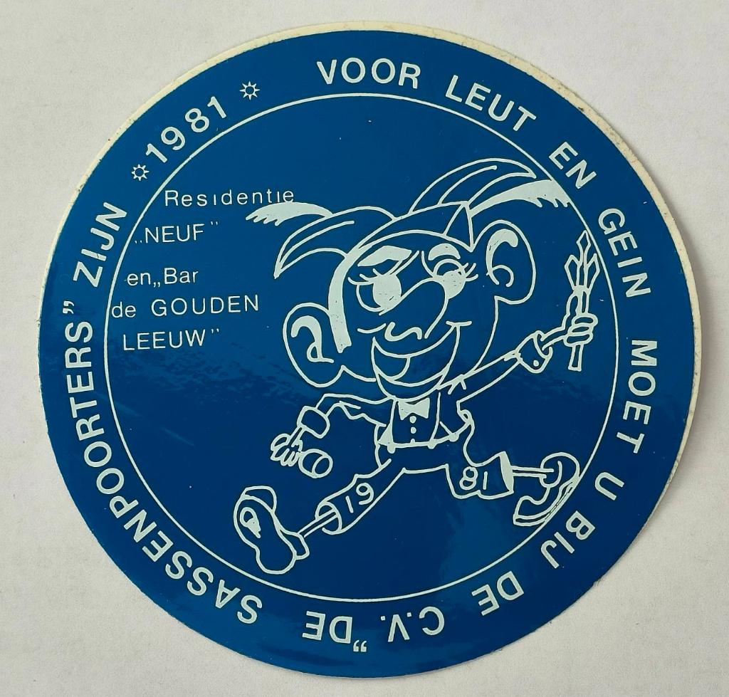 Sticker Carnavals vereniging de Sassendonkers 1981, Ophalen of Verzenden, Zo goed als nieuw, Bedrijf of Vereniging