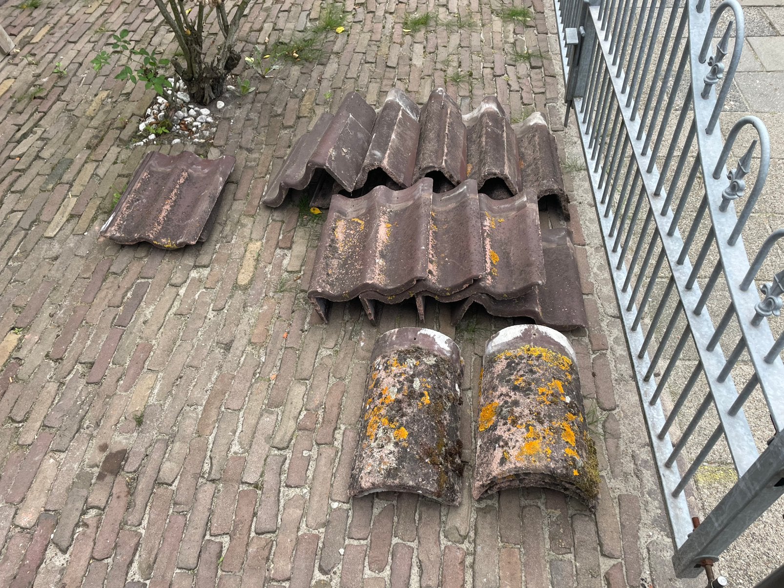 Gratis dakpannen: Teeuwen, Sneldekker, Betonpan en meer, Doe-het-zelf en Verbouw, Ophalen, Gebruikt, Steen of Klei, 15 m² of meer
