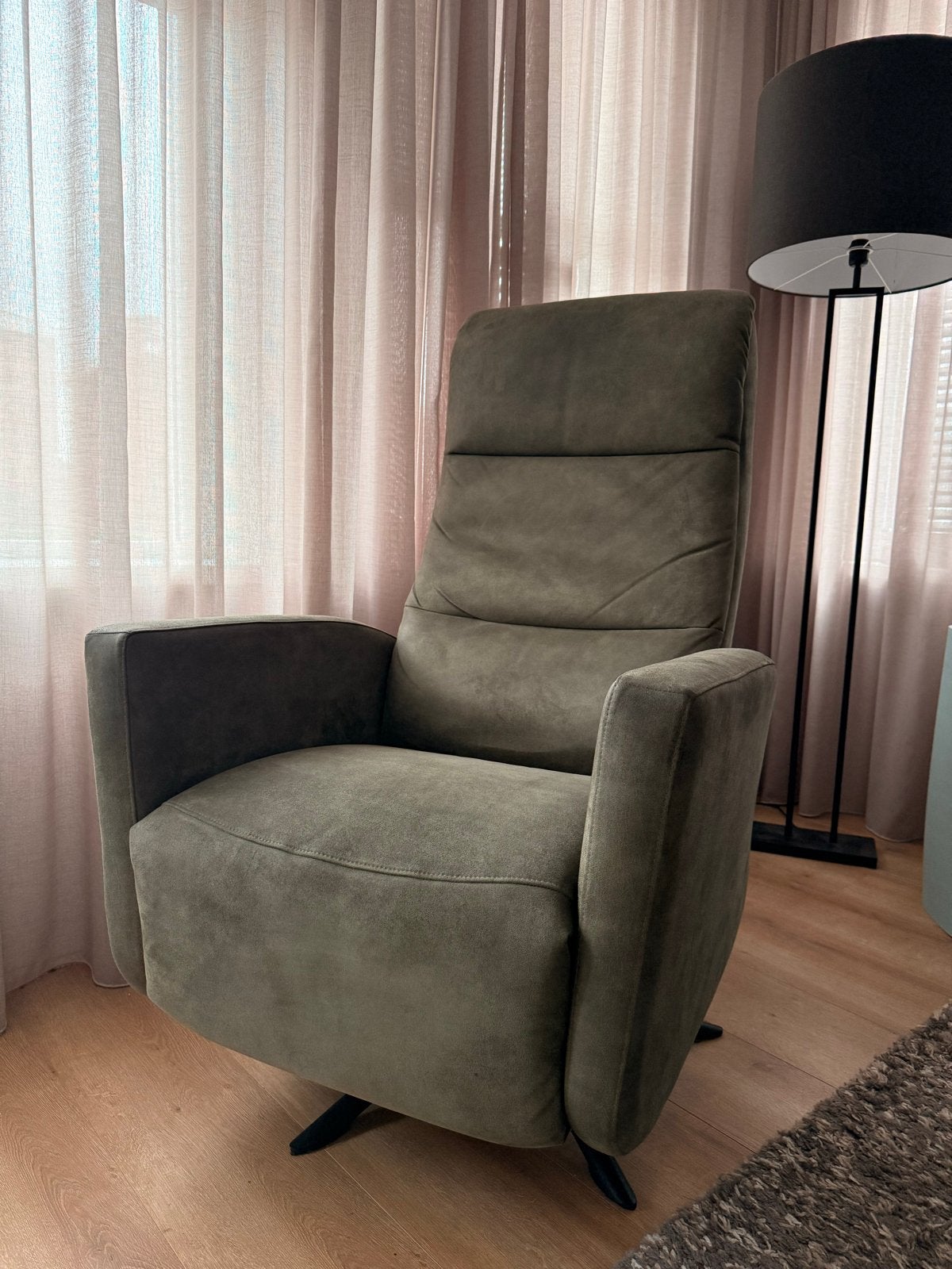 Elektrisch verstelbare relaxfauteuil, zo goed als nieuw, Ophalen, Minder dan 50 cm, Minder dan 75 cm, Zo goed als nieuw