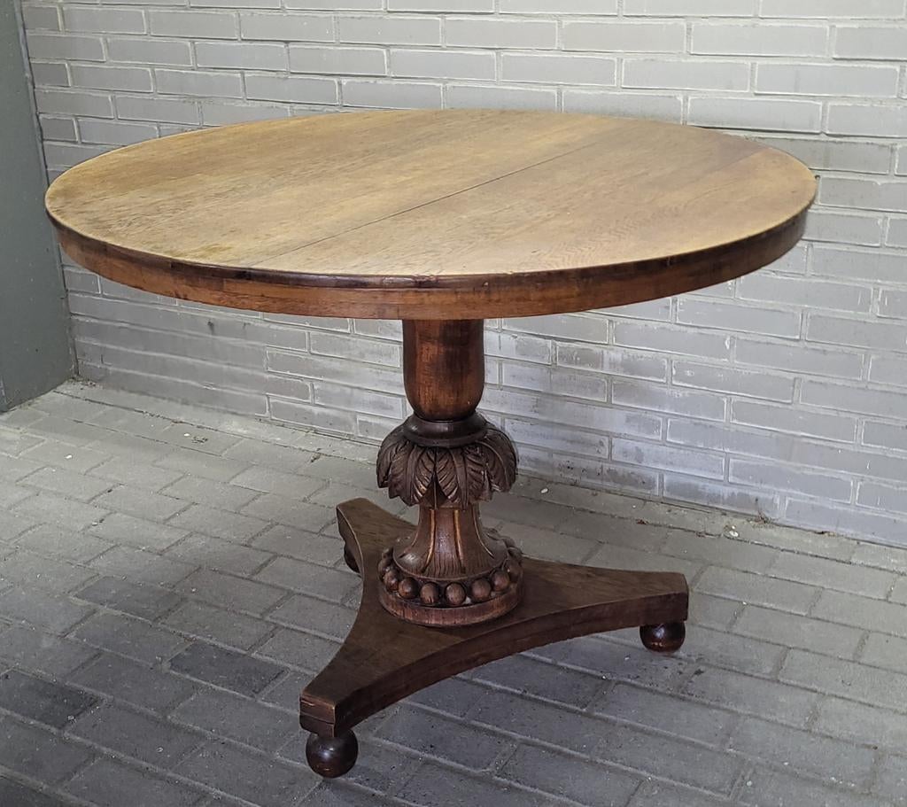 Antieke Empire ronde tafel bladmotief poot massief eiken, Antiek en Kunst, Ophalen of Verzenden
