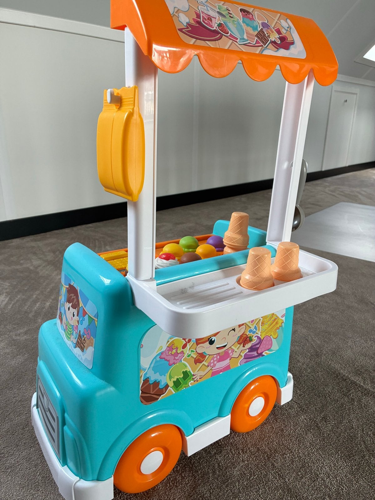IJsco ijsje kar kinder speelgoed z.g.a.n. met muziek!, Ophalen, Zo goed als nieuw, Jongen of Meisje