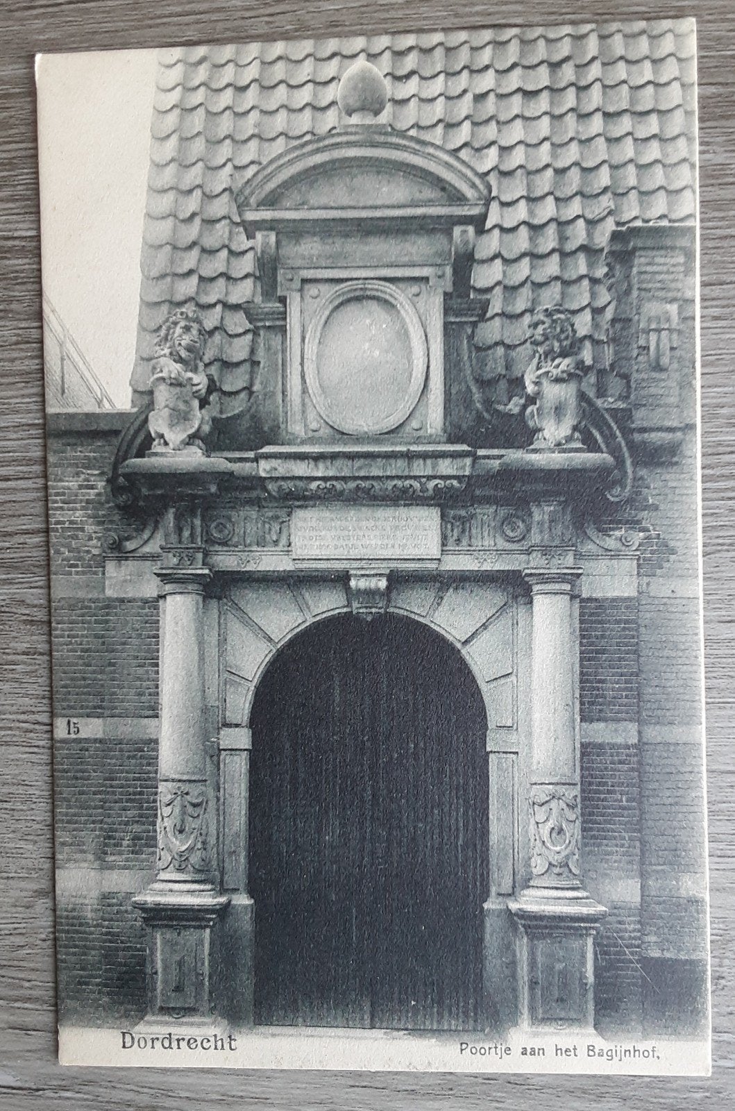 Dordrecht Begijnhof met poortje - Oude ansichtkaart, Ophalen of Verzenden, Voor 1920, Ongelopen, Zuid-Holland
