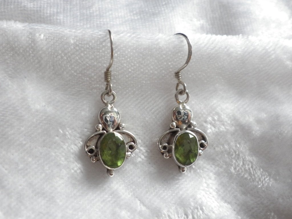 Mooie Fijne Zilveren Oorhangers - Hartje met Peridot, Verzenden, Zilver, Oorbellen, Met edelsteen