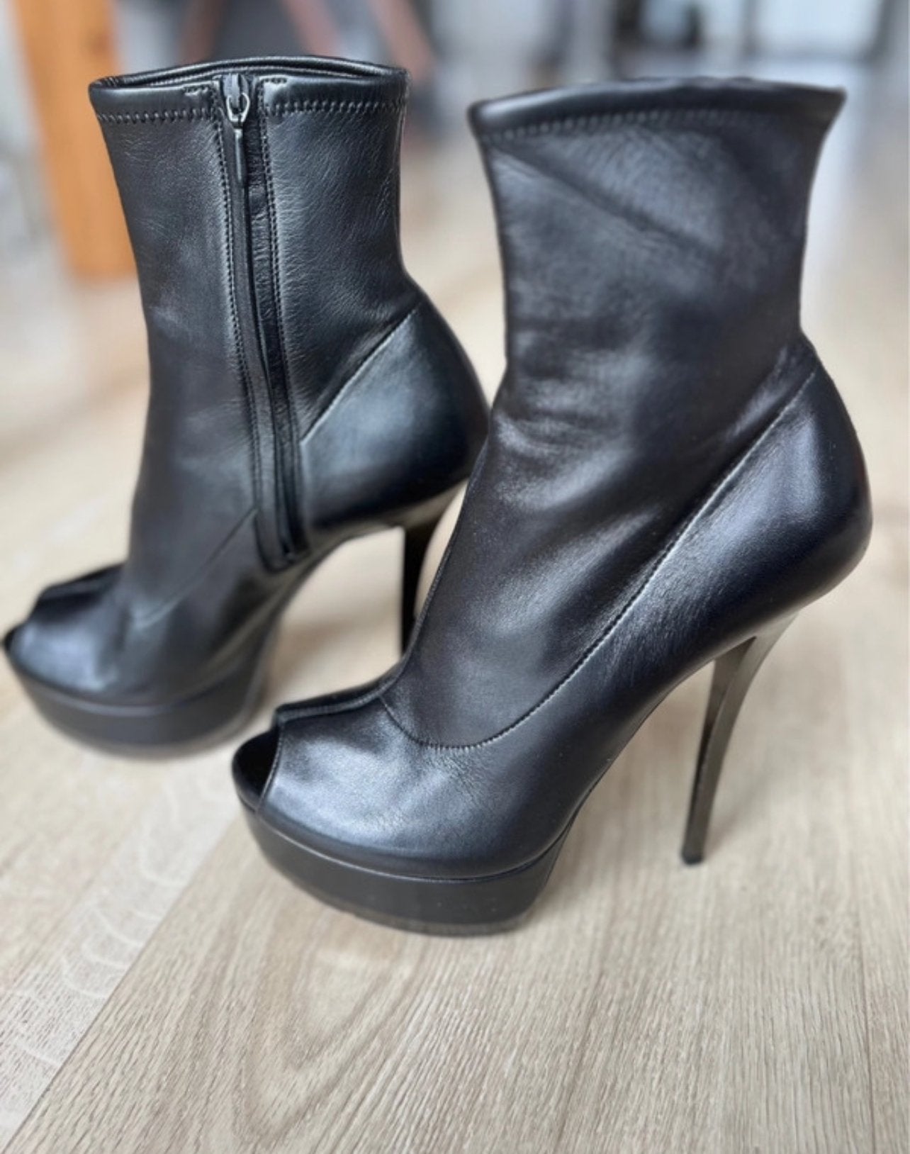 Gucci boots, size 36,5, Kleding | Dames, Zwart, Lage of Enkellaarzen, Ophalen of Verzenden, Gedragen