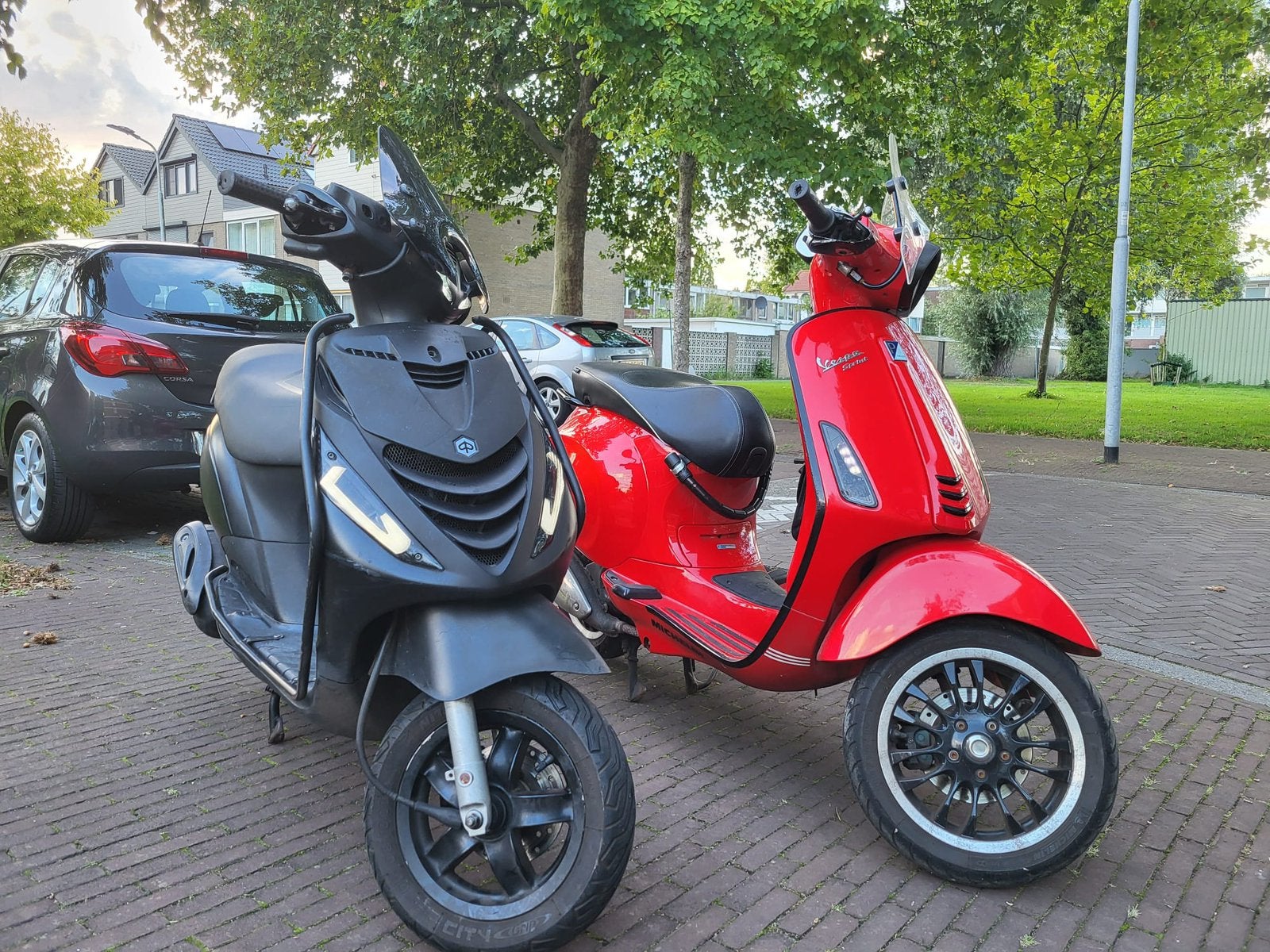 Piaggio Zip 2016/2017 – Brom plaat- zwart, Fietsen en Brommers, Ophalen, Maximaal 45 km/u, Zip, Zo goed als nieuw