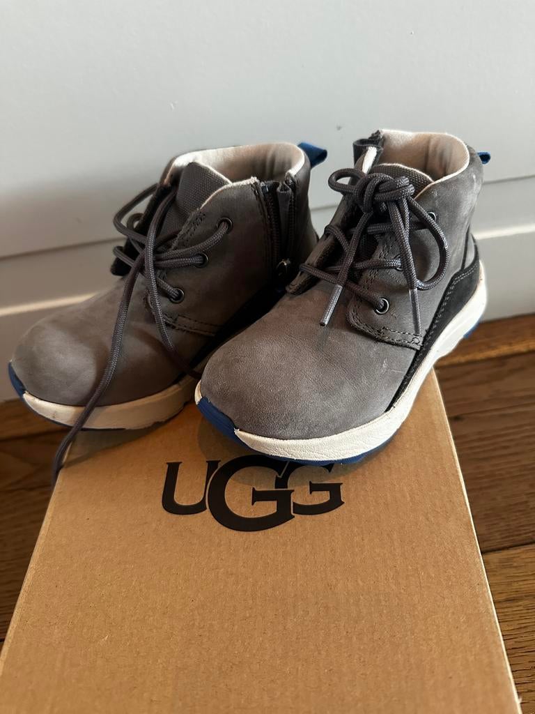 Kid shoes UGG 26, Ophalen of Verzenden, Zo goed als nieuw, Schoenen