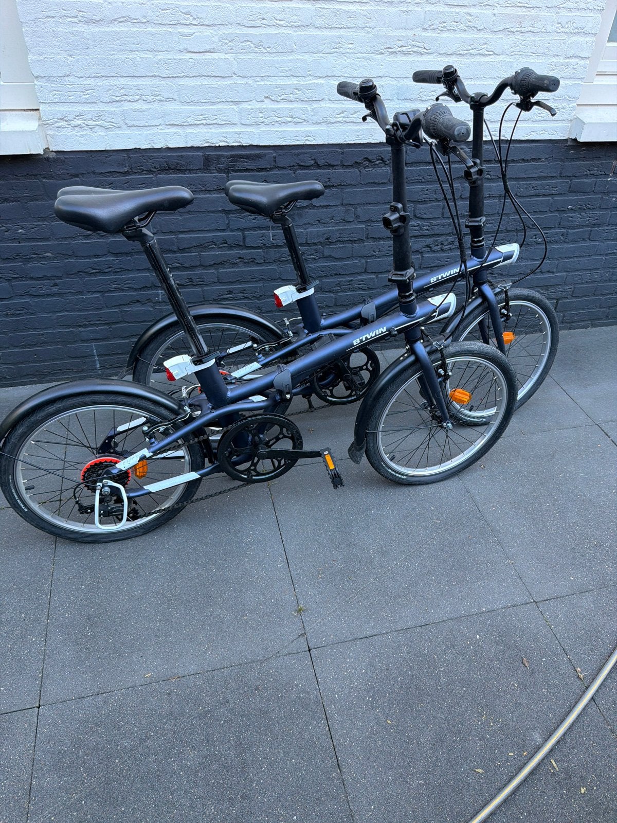 2x B'Twin Tilt 500 vouwfietsen - Ideaal voor stad en camper, 20 inch of meer, Velgrem, Versnellingen, Zo goed als nieuw