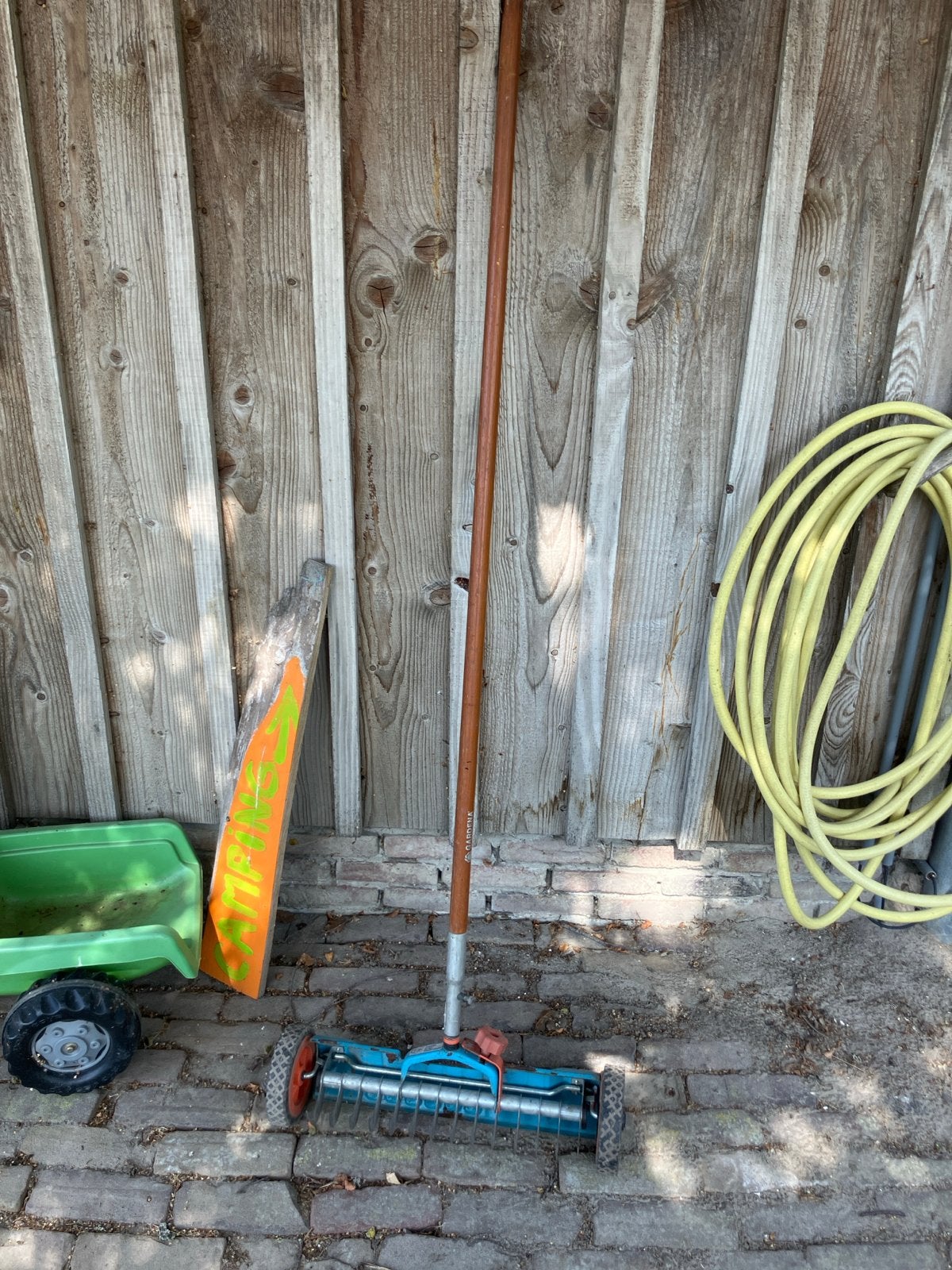 Gardena hark - Gazonbeluchter vertucuteerhark, Tuin en Terras, Hand-tuingereedschap, Ophalen of Verzenden, Gebruikt, Hark