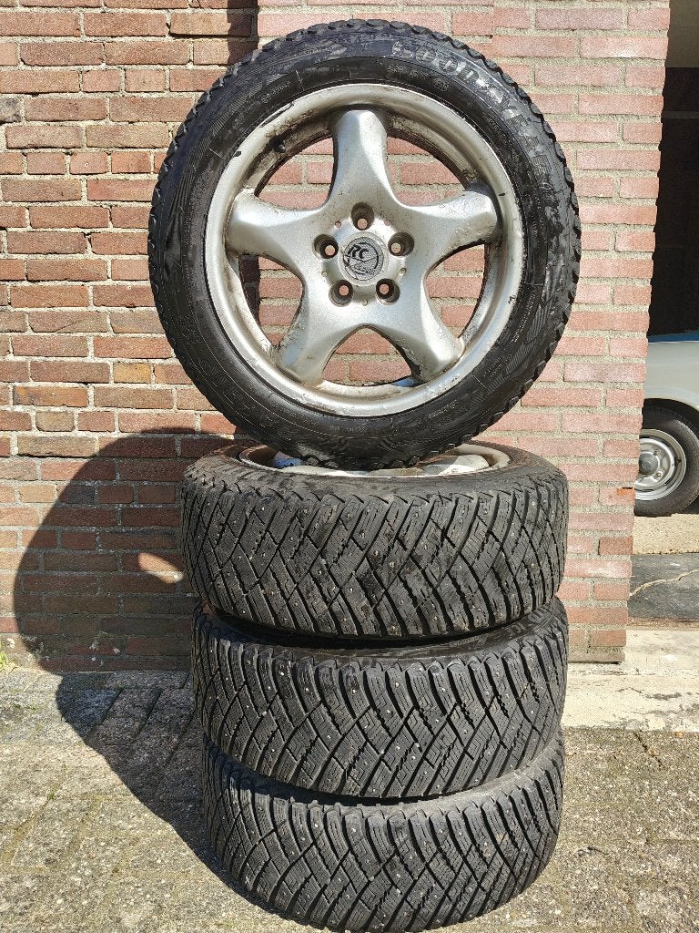 Volvo V70 | Spike-banden | Garbagerun Winter | 5x108 |17Inch, Ophalen, Banden en Velgen, 17 inch, Winterbanden