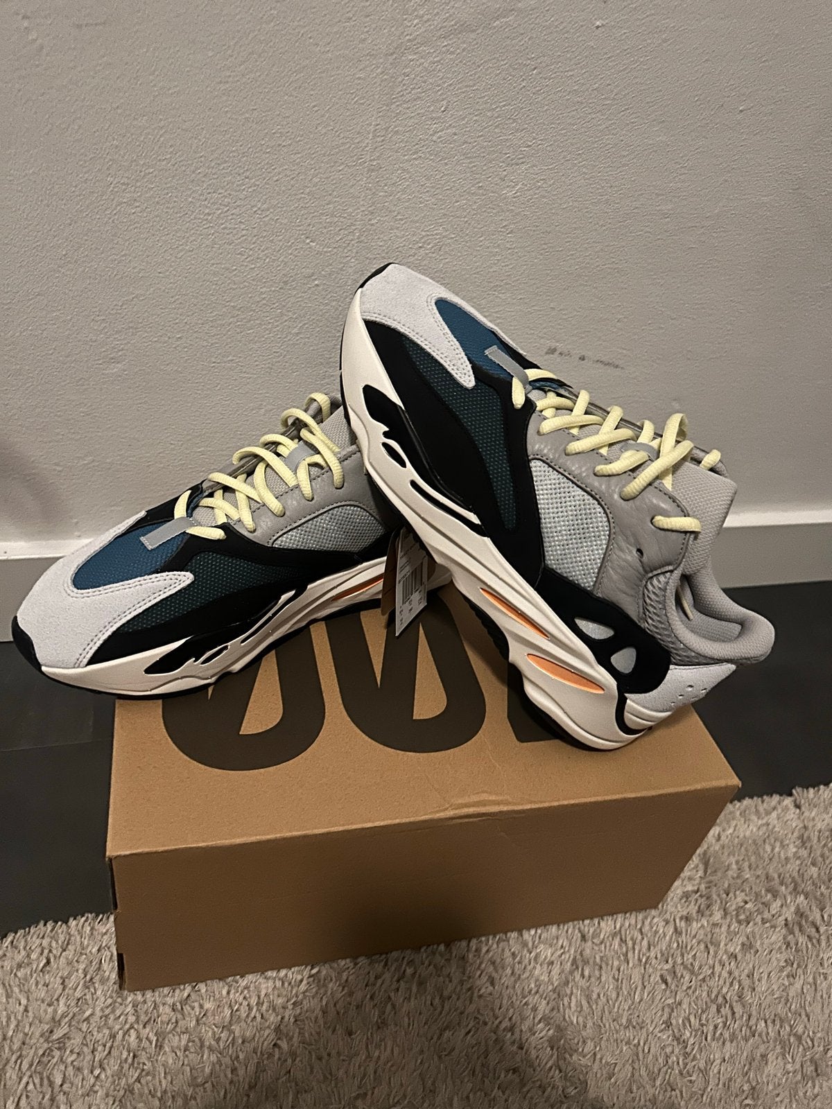 Yeezy Boost 700 Wave Runner - Zo goed als nieuw, Kleding | Heren, Schoenen, Ophalen of Verzenden, Zo goed als nieuw, Overige kleuren