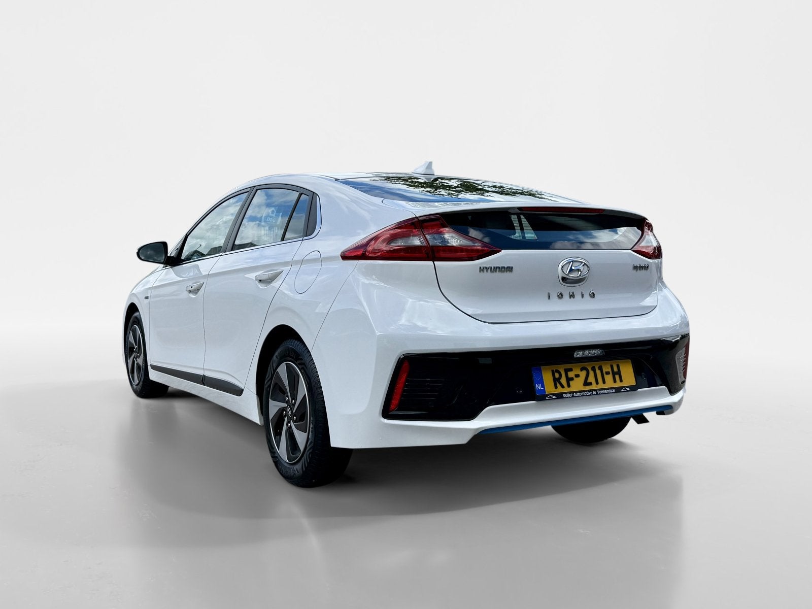 Hyundai IONIQ 1.6 GDi Premium / Leder / Schuifdak / Infinity, 1345 kg, Gebruikt, Wit, Bedrijf