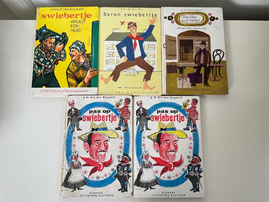 C350 John uit den Bogaard Baron Swiebertje Pas Op Hiep Hiep, Boeken, Ophalen of Verzenden, Gelezen, Fictie algemeen