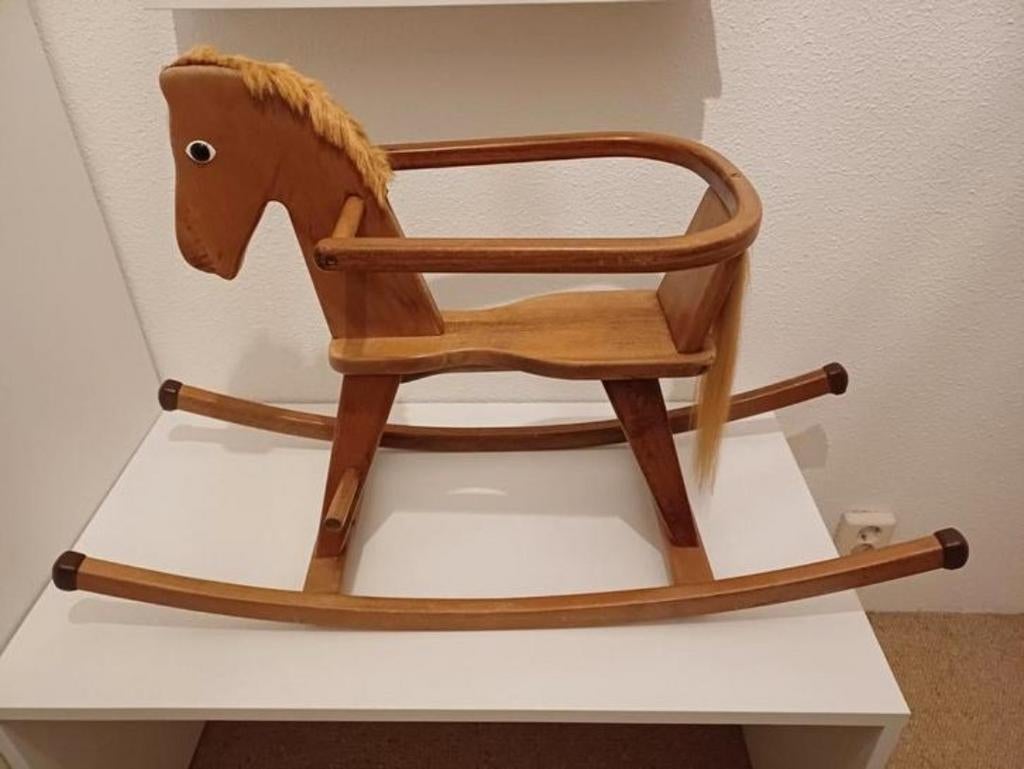 Houten hobbelpaard, Ophalen
