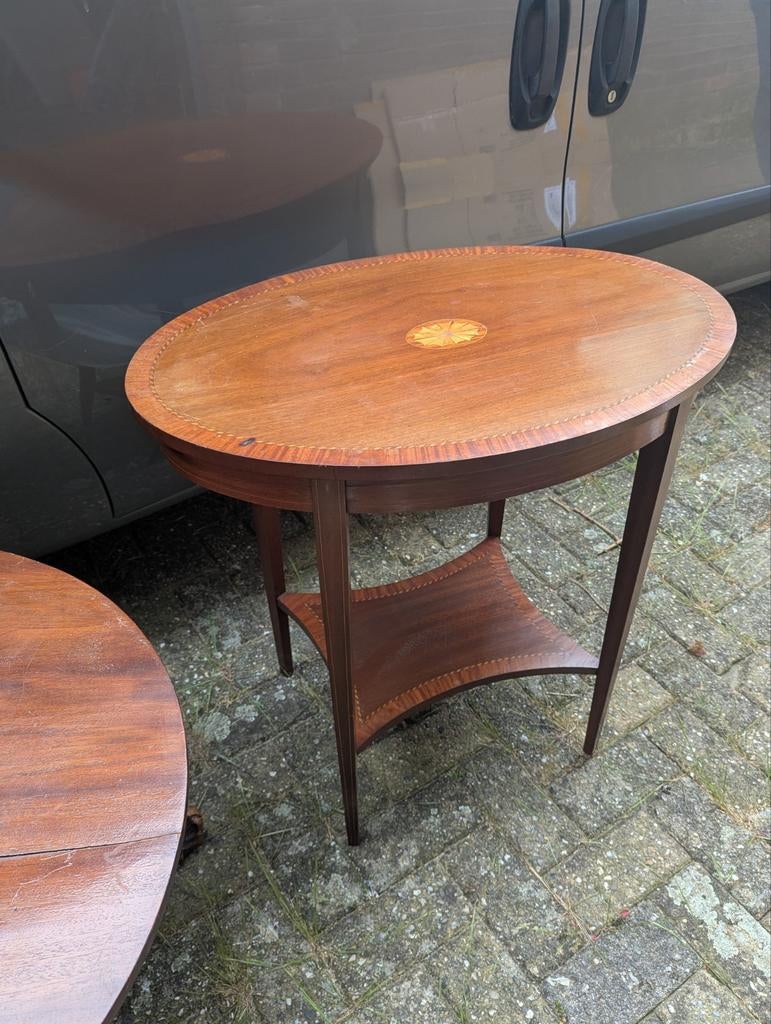 Antieke bijzettafel met inlegwerk, Ophalen