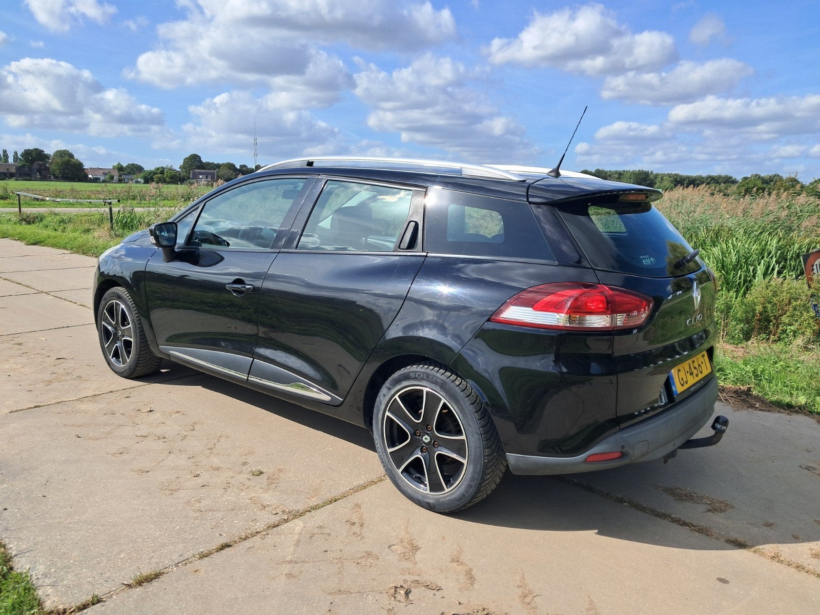 Renault Clio 1.5 DCI 66KW Estate 2015 Zwart met trekhaak, Auto's, Voorwielaandrijving, 4 cilinders, 1096 kg, Zwart