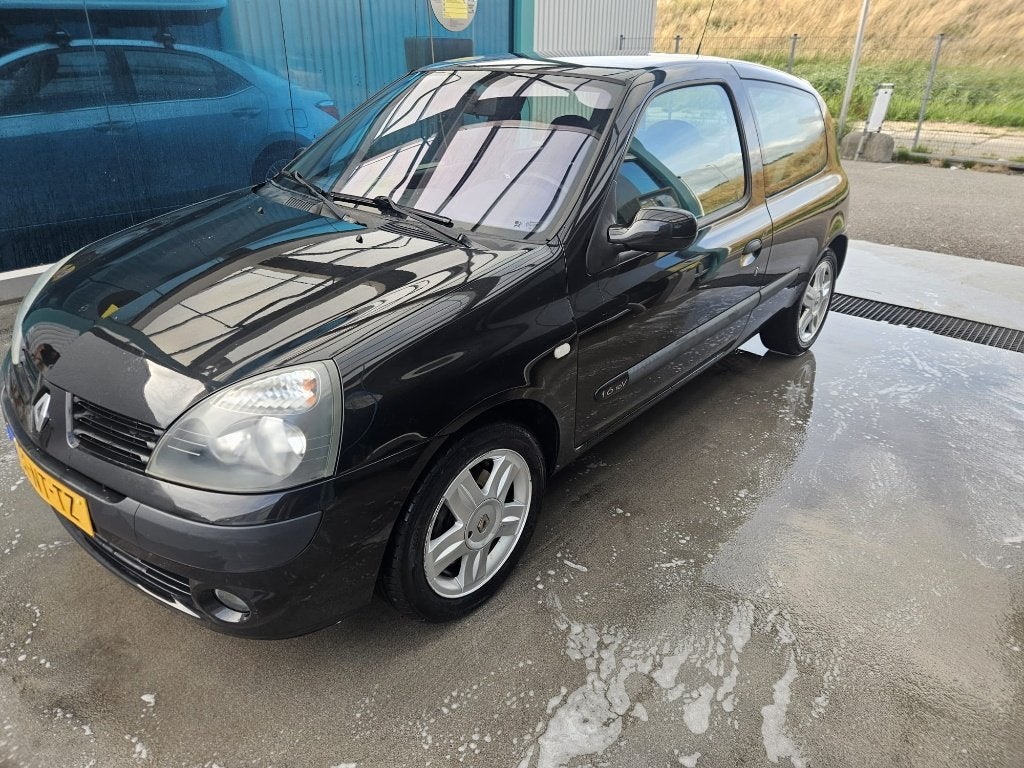 Renault Clio 1.6 16V Dynbas E4 2004 Zwart, Voorwielaandrijving, 40 €/maand, Zwart, 4 cilinders