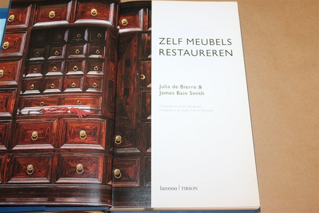 Zelf Meubels Restaureren — Antiek en Tweedehands Opknappen, Ophalen of Verzenden, Gelezen, Overige onderwerpen
