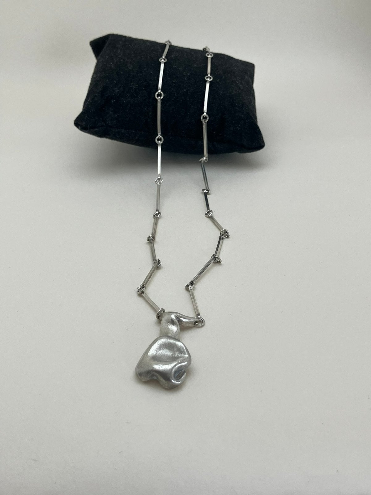 Lang Sirokoru collier met hanger ( matti j hyvarinen), Ophalen of Verzenden, Zilver