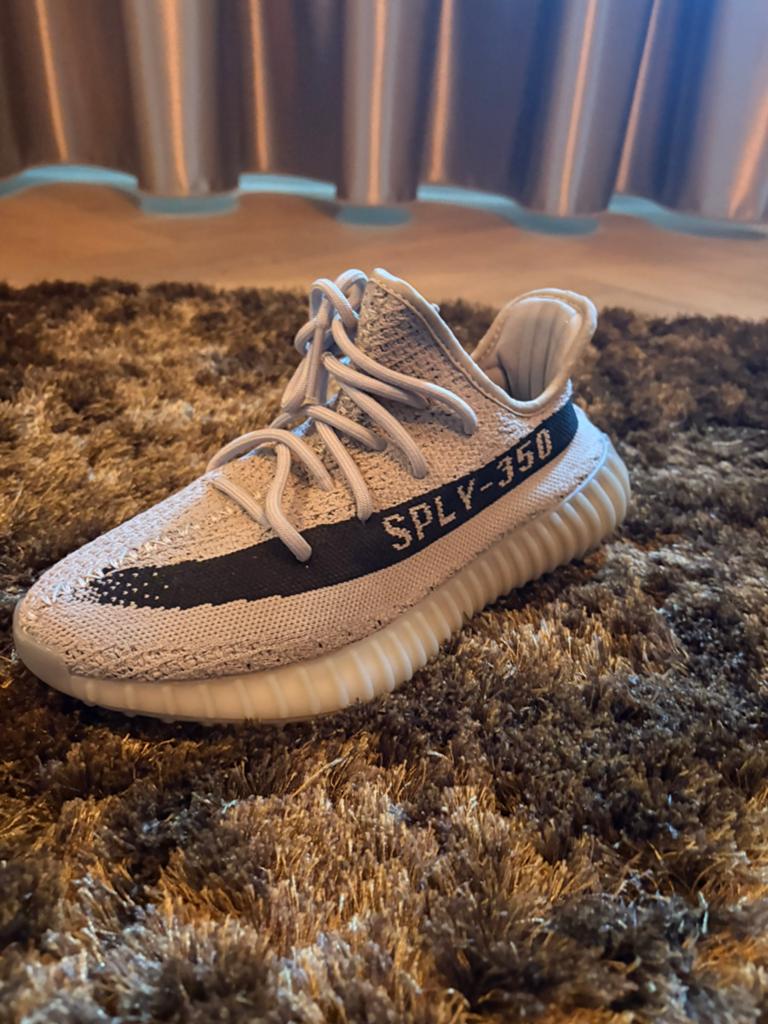 YEEZY BOOST 350 v2, Kleding | Heren, Ophalen of Verzenden, Zo goed als nieuw, Wit