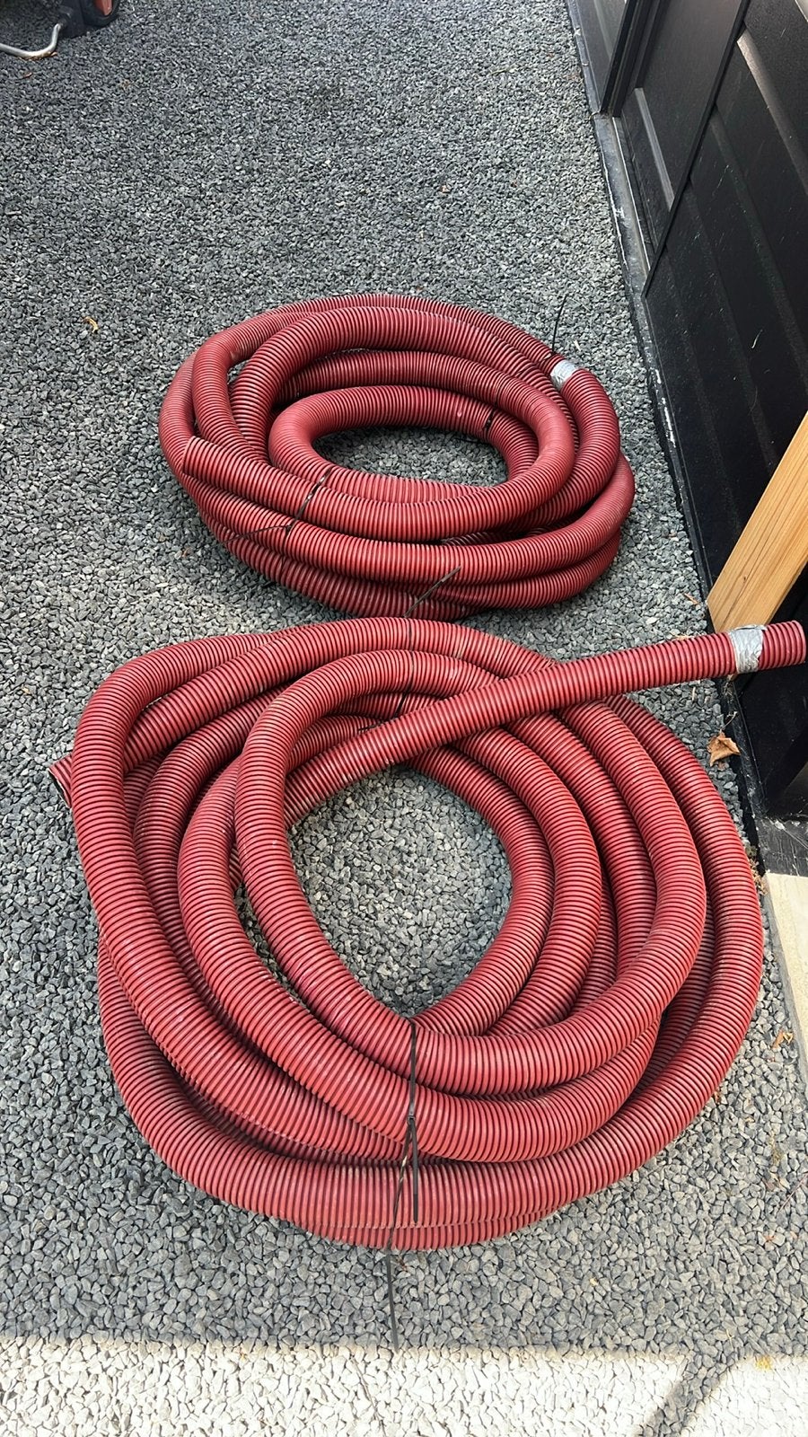 Rode flexibele mantelbuizen, 2 rollen, Ophalen, Gebruikt, 6 meter of meer, 80 mm of meer