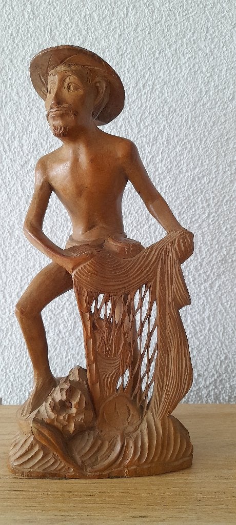 Vintage Indonesisch Houtsnijwerk Netvisser Coromandelhout, Antiek en Kunst, Houtsnijwerk, Verzenden, Handgemaakt, 20 - 50 cm