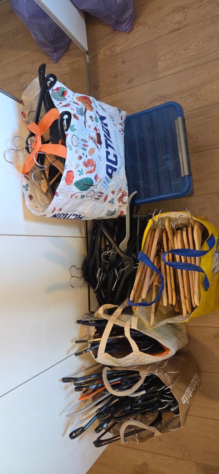 Grote partij kledinghangers (5 tassen en een box vol), Kleding | Dames, Ophalen, Gebruikt, Hout, Kinderen en Volwassenen