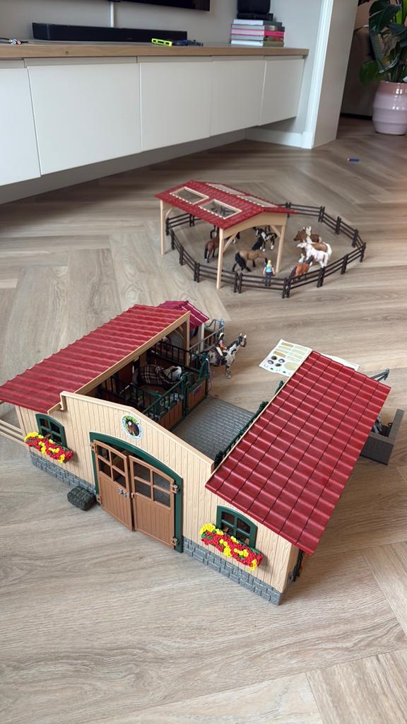Schleich paardenstal compleet, Ophalen of Verzenden, Gebruikt