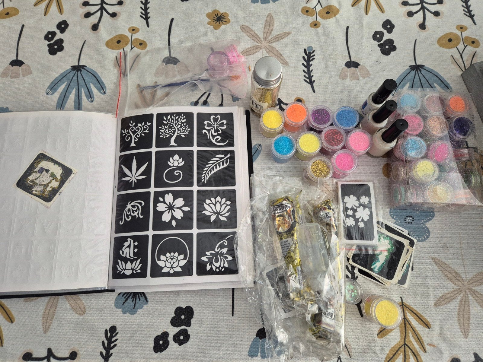 Tattoo sjablonen, glitter en henna set, Sieraden, Tassen en Uiterlijk, Uiterlijk | Lichaamsverzorging, Gebruikt, Ophalen of Verzenden