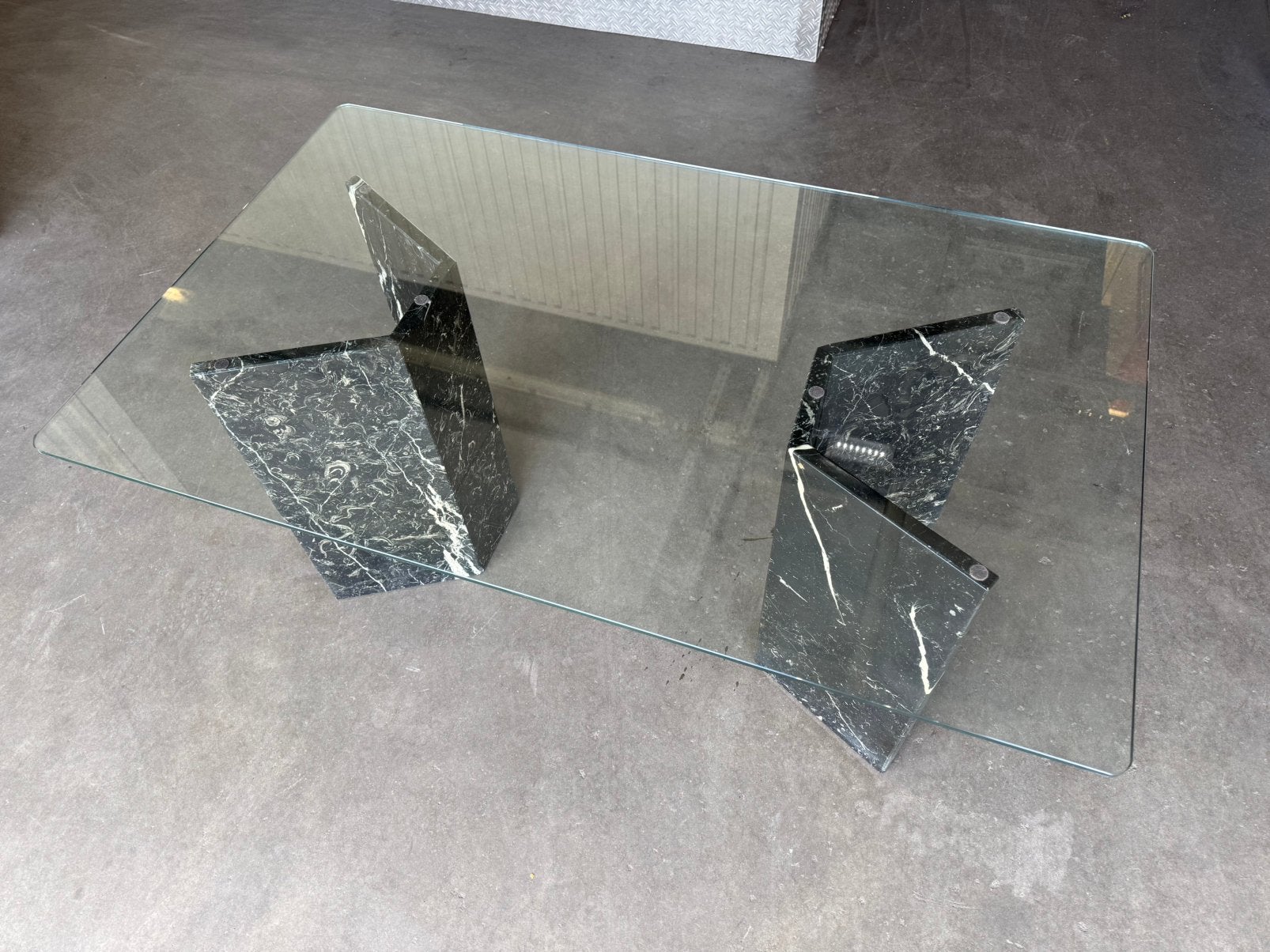 Italian design eettafel / bureau | marmeren onderstel glas, Ophalen, 50 tot 100 cm, Zo goed als nieuw, Marmer natuursteen tafelpoot onderstel tafel vintage