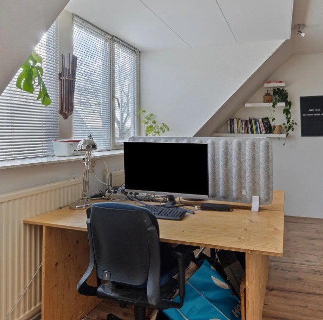 Twee stevige houten bureaus, Huis en Inrichting, Bureaus, Ophalen, Gebruikt, Scandinavisch, Hout