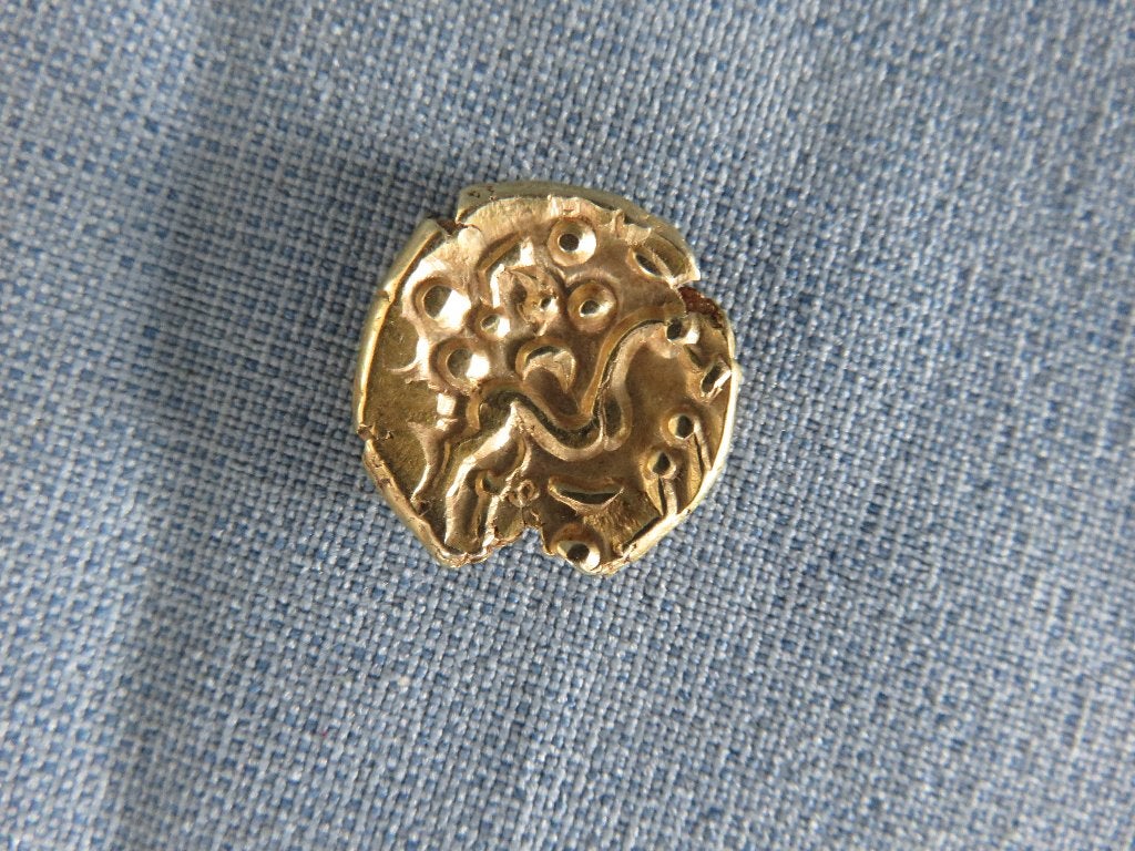 Keltische stater in goud - Ambiani stam - ca. 55 B.C., Postzegels en Munten, Ophalen of Verzenden, Frankrijk, Losse munt, Goud