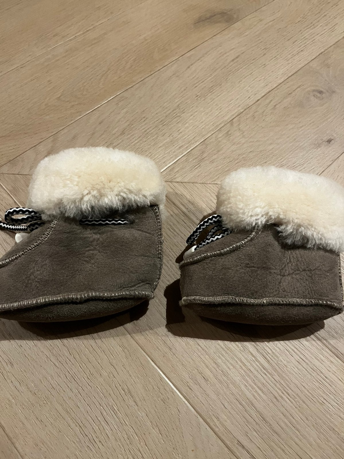 Babyslofjes, Kinderen en Baby's, Babykleding | Mutsen, Sjaals en Wanten, Ophalen, Zo goed als nieuw, Jongetje of Meisje, Muts