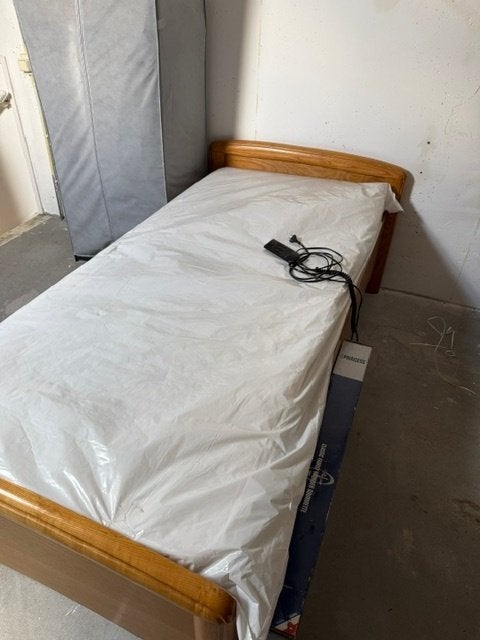 Seniorenbed, Huis en Inrichting, Ophalen, 90 cm, Eenpersoons, Bruin