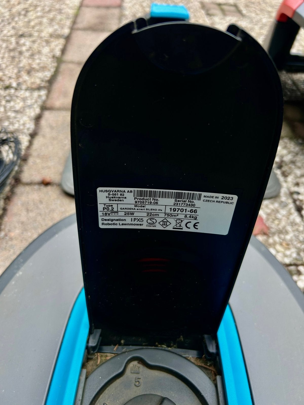 Gardena SILENO life 750 robotmaaier + garage, Cirkelmaaier, Gebruikt, Minder dan 30 cm, Accu-grasmaaier