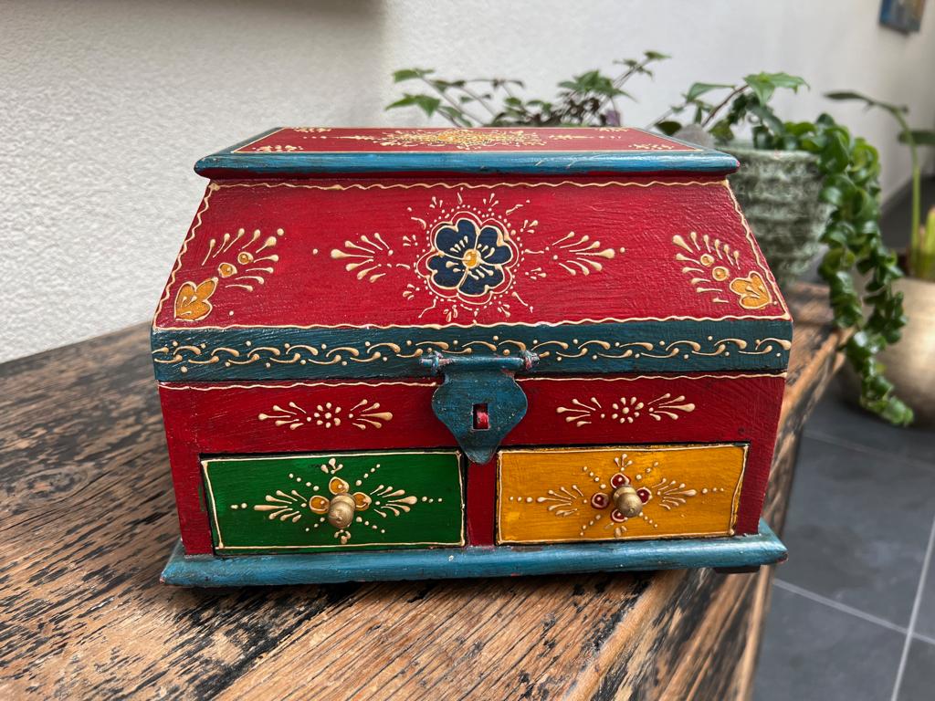 India kistje handbeschilderd Indiase massieve zware kist, Huis en Inrichting, Woonaccessoires | Kisten, Minder dan 50 cm, Ophalen of Verzenden