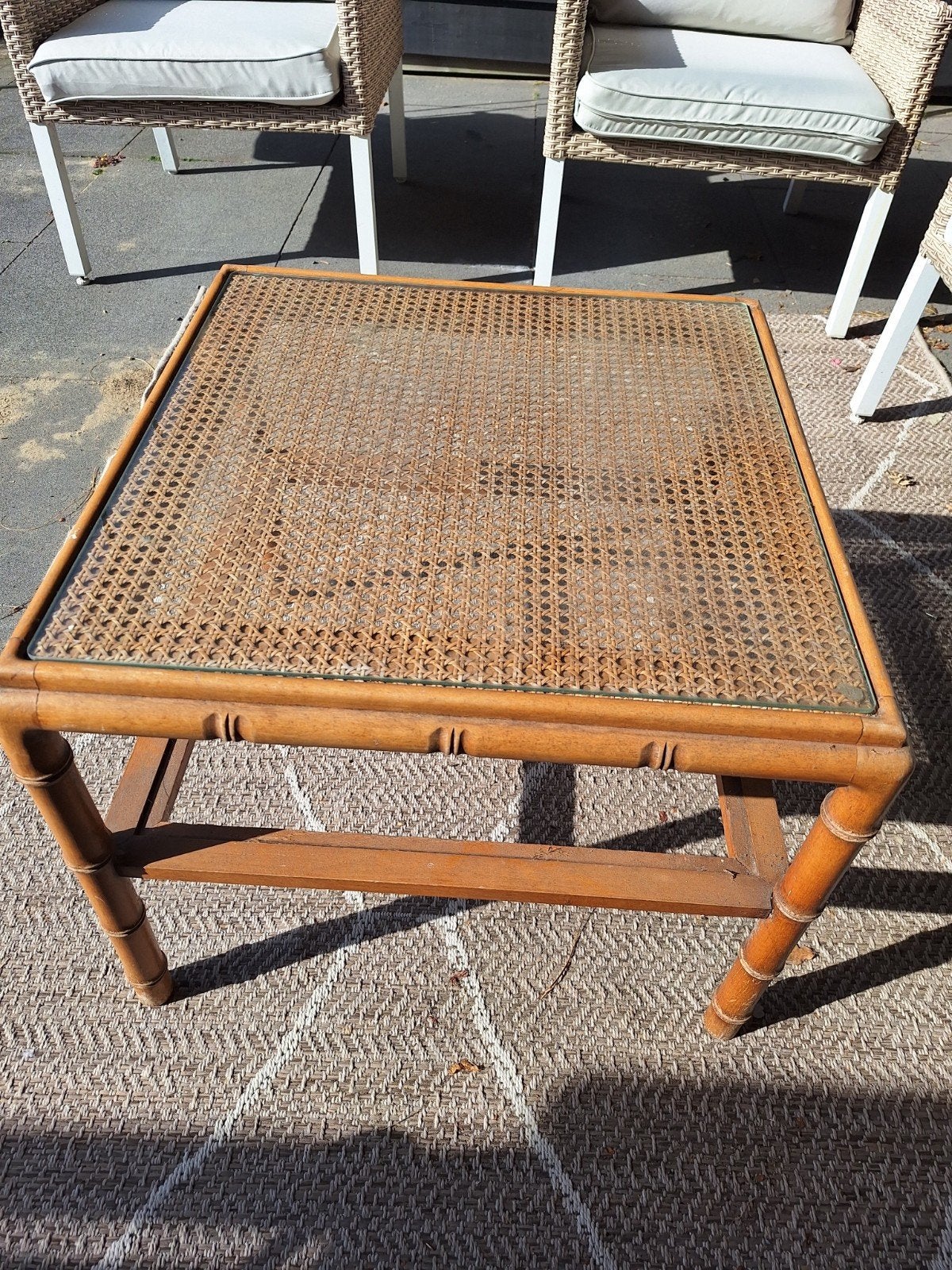 Vintage bamboe salontafel met rotan en glasplaat, Huis en Inrichting, Ophalen, Minder dan 50 cm, Gebruikt, Vierkant