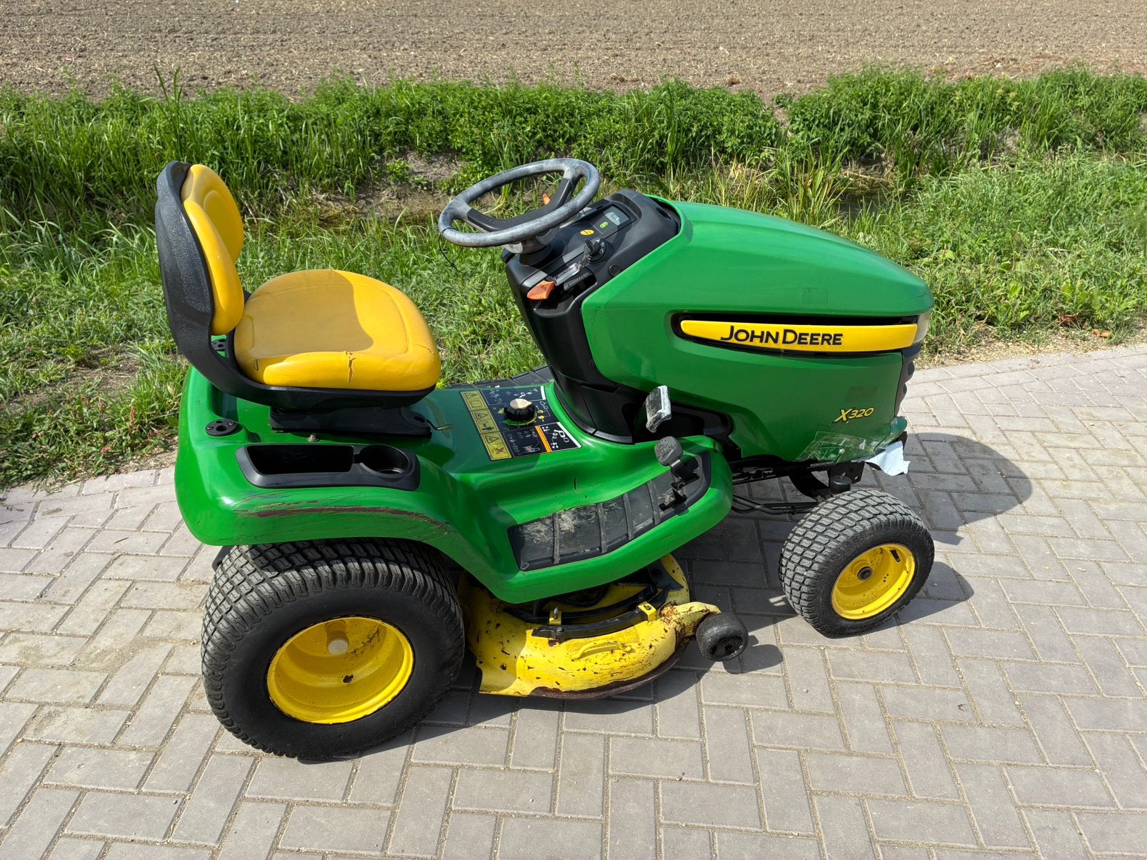 John Deere X320, Ophalen, ., Mulchfunctie, 90 tot 120 cm