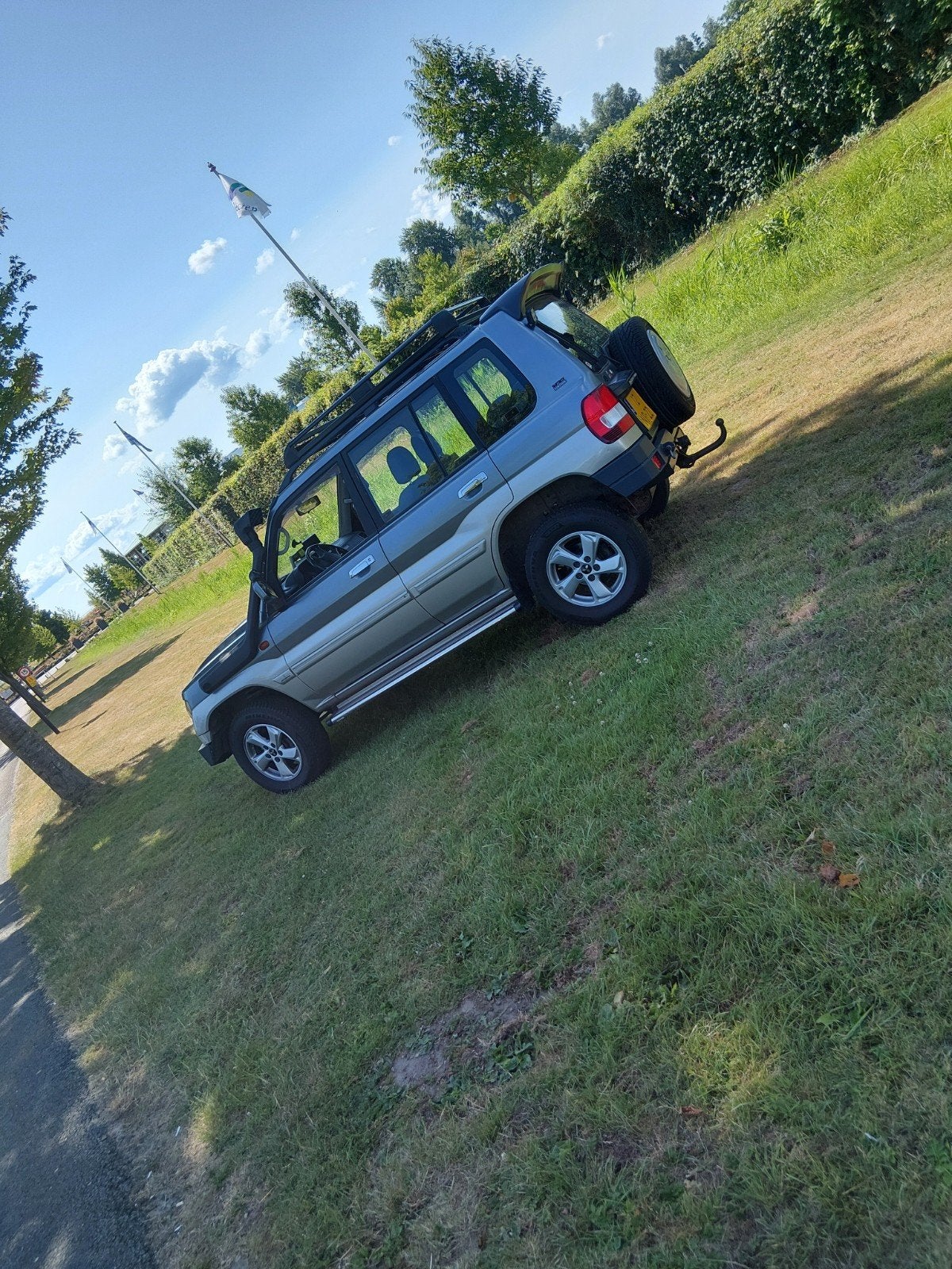 Mitsubishi Pajero 2.0 GDI 5DRS AUT 2004 Grijs, Auto's, Mitsubishi, 4 cilinders, 129 pk, 75 €/maand, Particulier