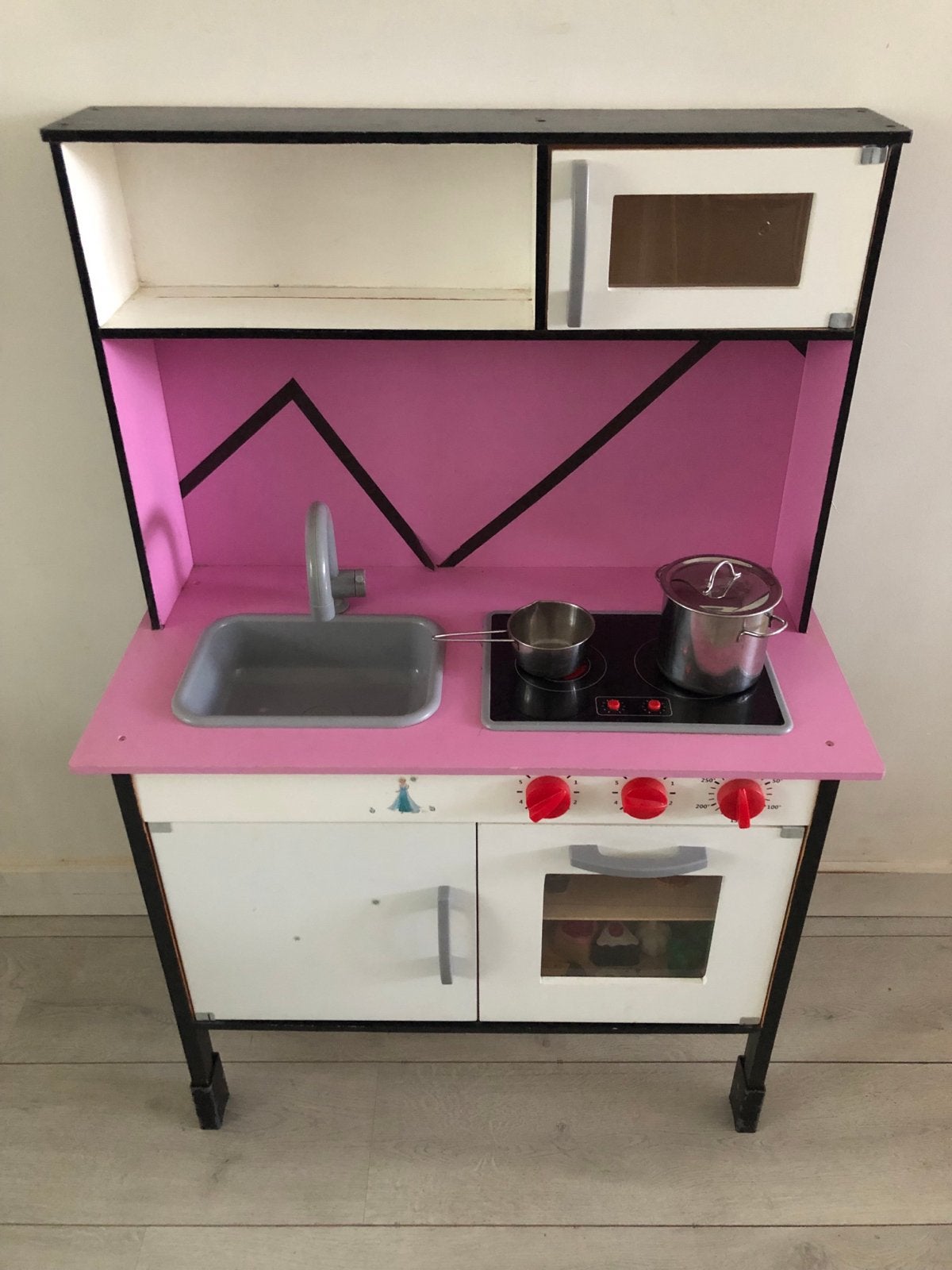 Roze speelkeukentje met werkende kookplaat en accessoires, Ophalen, Gebruikt, Met licht
