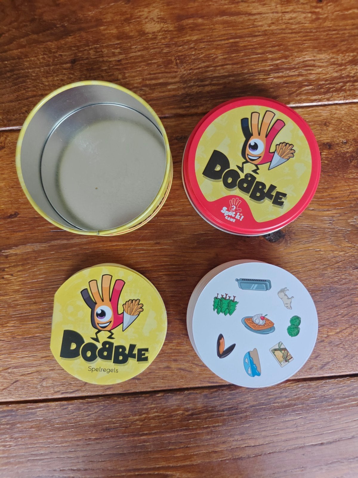 Belgische Dobble, Hobby en Vrije tijd, Een of twee spelers, Ophalen of Verzenden, Zo goed als nieuw, Asmodee