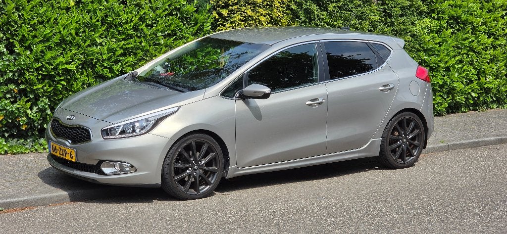 Kia Ceed 1.6 GDI 5DR 2013 Grijs/Beige (benzine), Voorwielaandrijving, Euro 5, 1591 cc, 4 cilinders