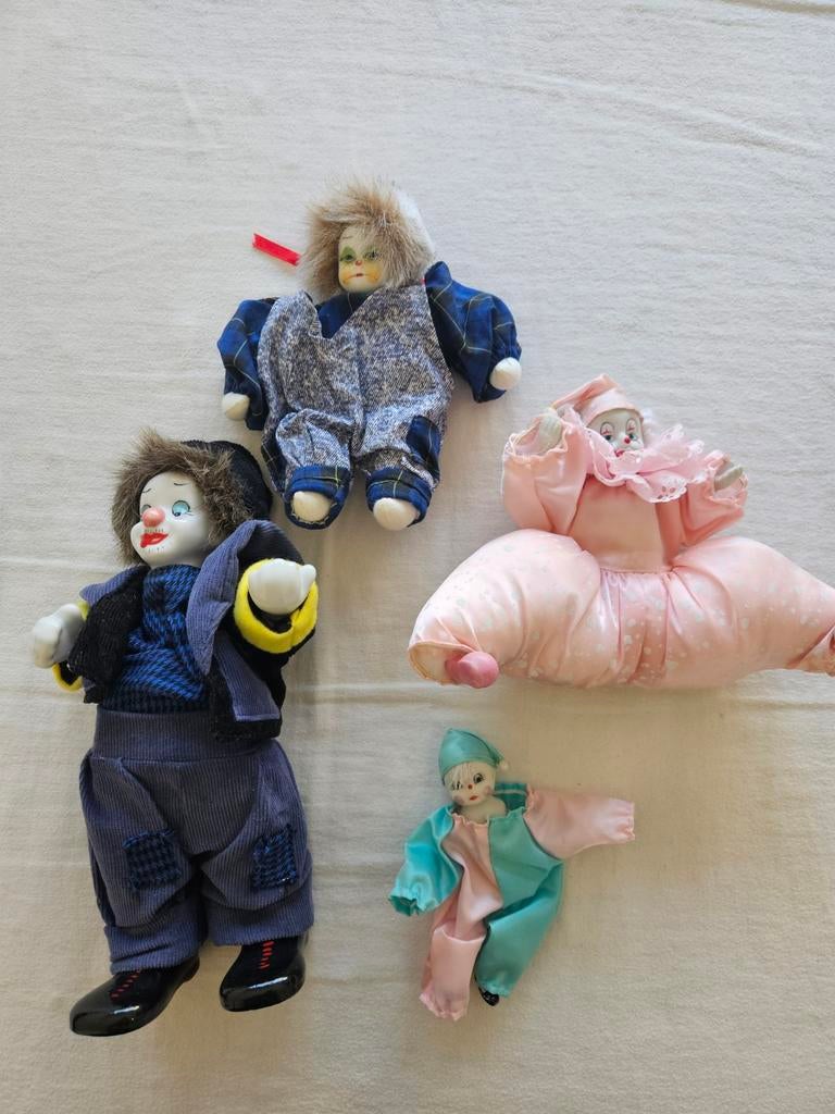 4 leuke clowns met porseleinen hoofd, 1 opwindbaar, Verzamelen, Poppen, Ophalen of Verzenden, Gebruikt, Overige typen