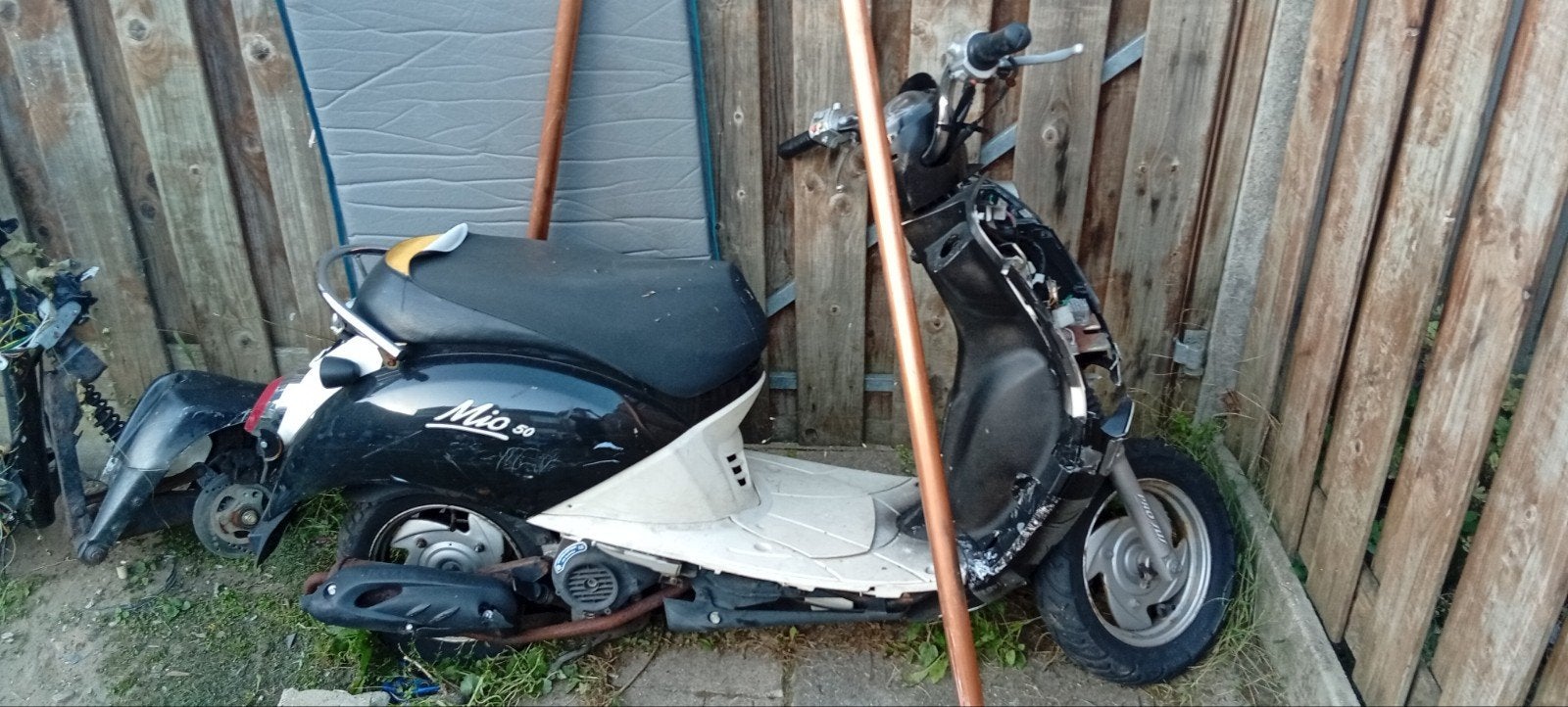 Diverse scooter onderdelen: frame, uitlaten, windschermen, Ophalen of Verzenden