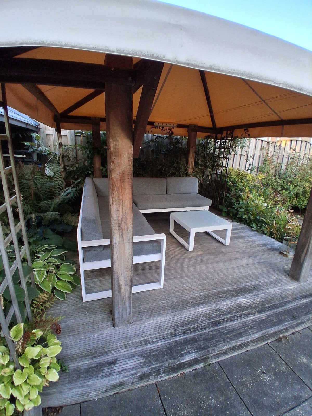 Ruim Paviljoen met houten vlonder en zithoek, Ophalen, Gebruikt, 2 meter of meer, 4 tot 6 meter