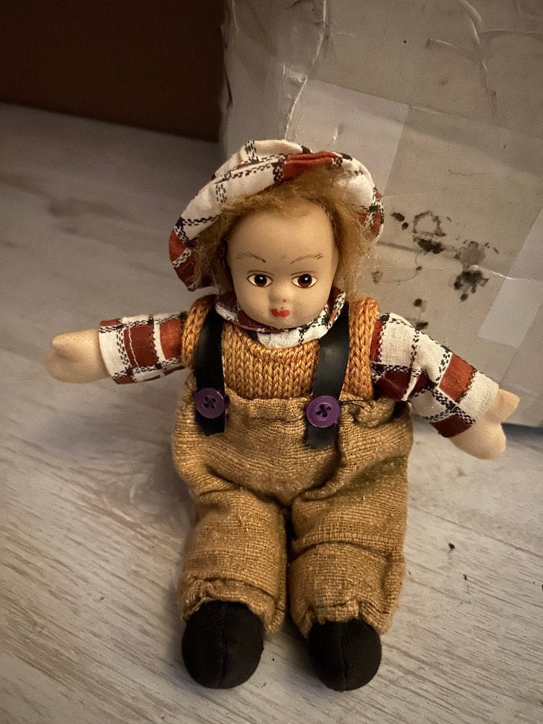 Popje met stenen hoofdje, Ophalen of Verzenden, Gebruikt, Pop